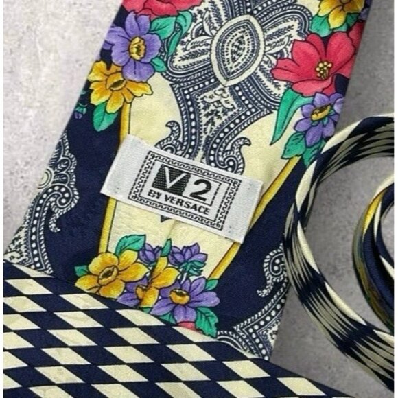 V2 BY VERSACE Silk Tie ITALY Navy Beige Gray Geometric Floral W:3.7" EUC - Picture 2 of 5